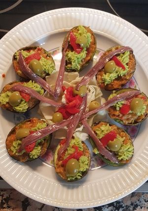 Foto principal de Aguacates rellenos de berenjena y merluza