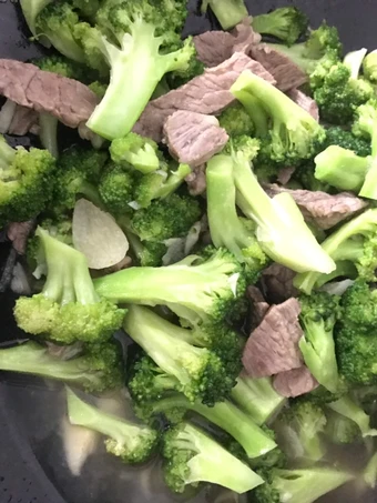 Langkah Gampang Membuat Resep Cah brokoli daging sapi yang  Bikin Ketagihan Anti Ribet, Menggugah Selera