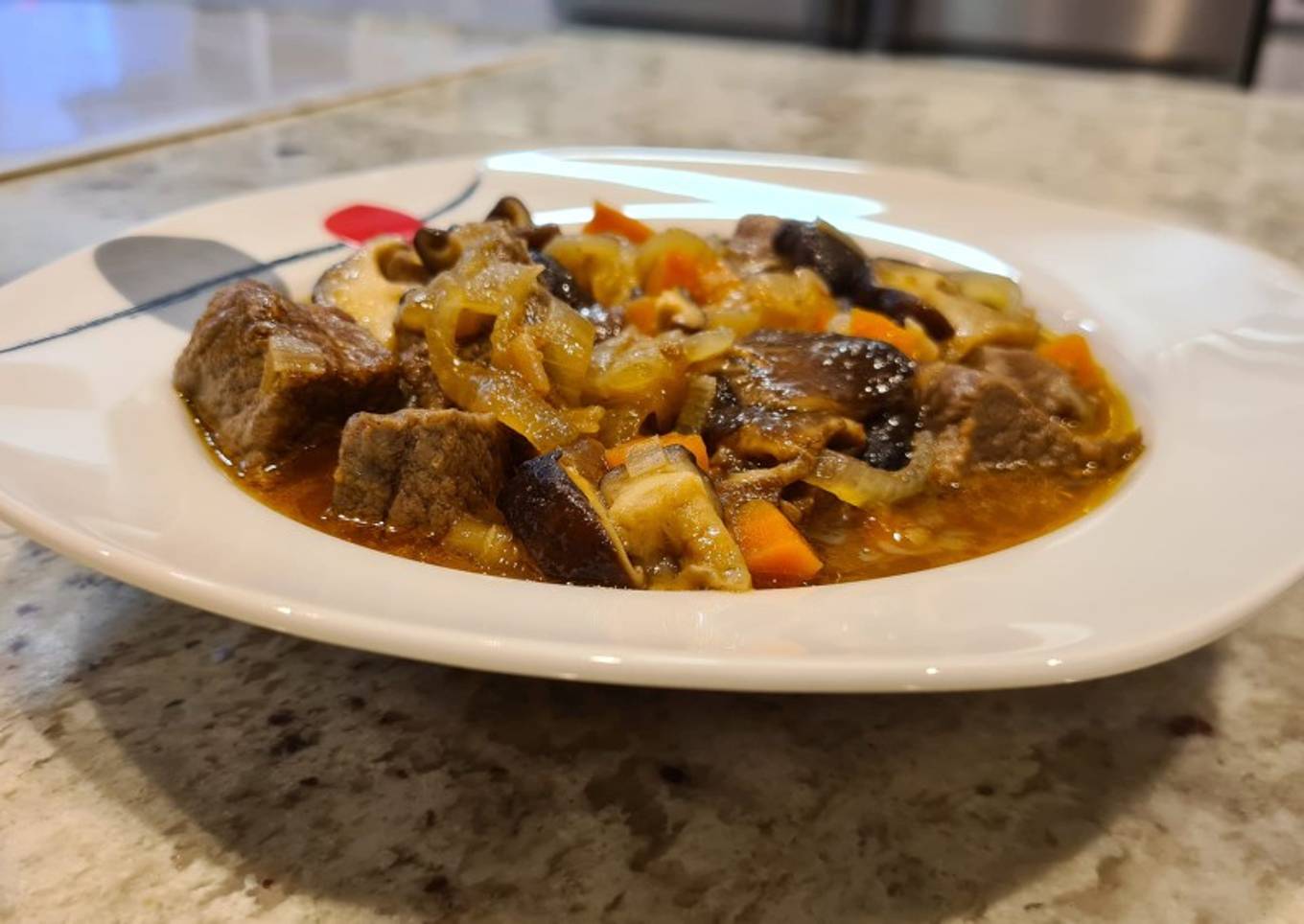 Presa ibérica con setas shiitake en salsa de cerveza-mostaza-miel