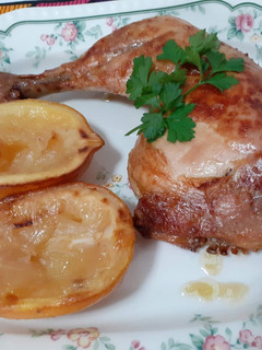 Una foto de Pollo al brandy y limones asados