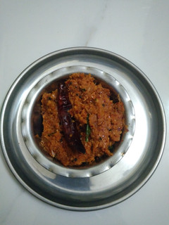 உளுந்து பூண்டு சட்னி (Ulundhu poondu chutney recipe in tamil) செய்முறை முக்கிய புகைப்படம்