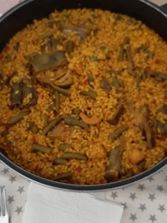 Una foto de Paella de verduras