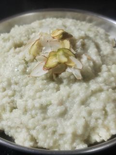 उपवासाची भगर खिचडी (bhagar khichdi recipe in marathi) रेसिपी चे मुख्य फोटो