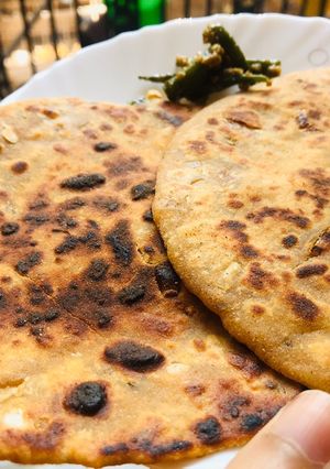 A picture of Dal-paratha.