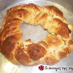 A picture of Easter cheese bread.