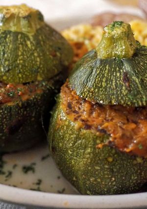 Une photo de Petites Courgettes rondes farcies à l'aubergine au Cook Expert