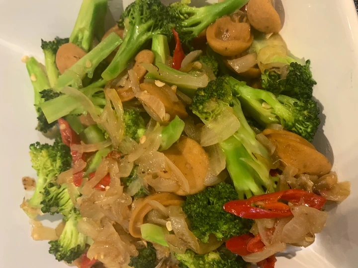 Langkah Gampang Menyiapkan Resep Cah Brokoli sosis sapi yang Menggugah Selera Anti Ribet, Mantap