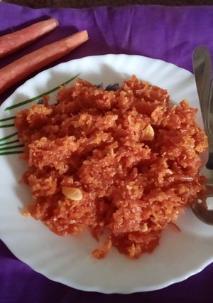 गाजर हलवा (gajar halwa recipe in marathi) रेसिपी चे मुख्य फोटो 