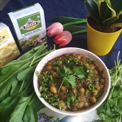 A picture of Spinach chhole.