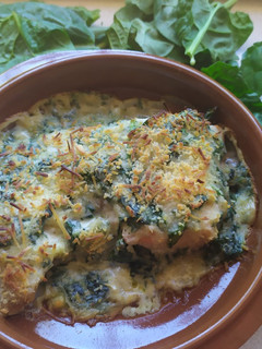 Una foto de Salmón gratinado con bechamel de espinacas