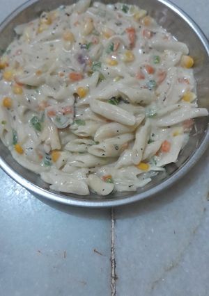 A picture of White Sauce Penne pasta.