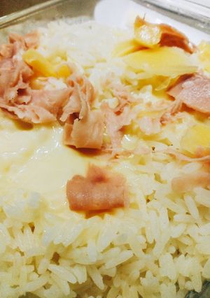 Una foto de Arroz blanco con jamón y queso