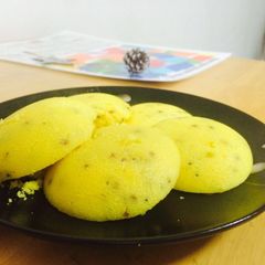 A picture of Polenta idli.