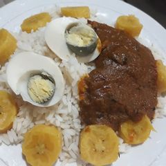 A picture of Boiled rice and plantain.