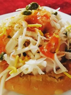 MUNG DAL KHASTA CHEESE KACHORI CHAT 🍪 રેસીપી મુખ્ય ફોટો