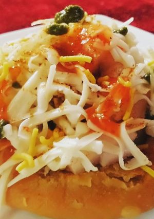 MUNG DAL KHASTA CHEESE KACHORI CHAT 🍪 રેસીપી મુખ્ય ફોટો