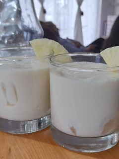 Una foto de Chicha de arroz y piña