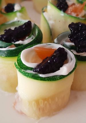 Una foto de Rollitos de salmón y queso
