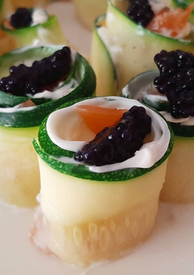 Una foto de Rollitos de salmón y queso