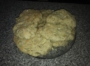 Una foto de Pan saborizado con cebolla, ajo, orégano y aceite de oliva