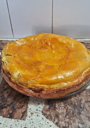 Una foto de Tarta de espinaca y ricota, huevos cocidos con salsa bechamel🥬🥬