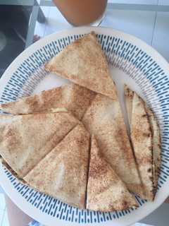 Una foto de Sándwich de queso con pan árabe