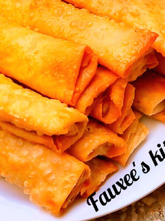A picture of Spring rolls.