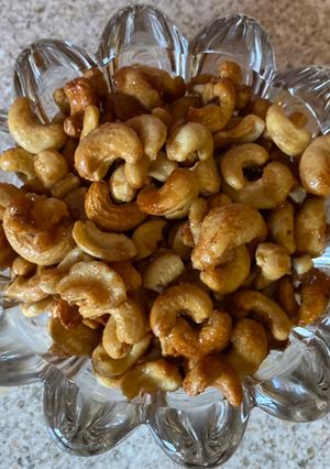 A picture of Honey roasted cashew nuts.