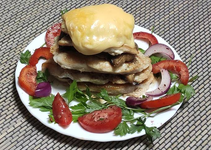 Сочное куриное филе с шампиньонами на сковороде