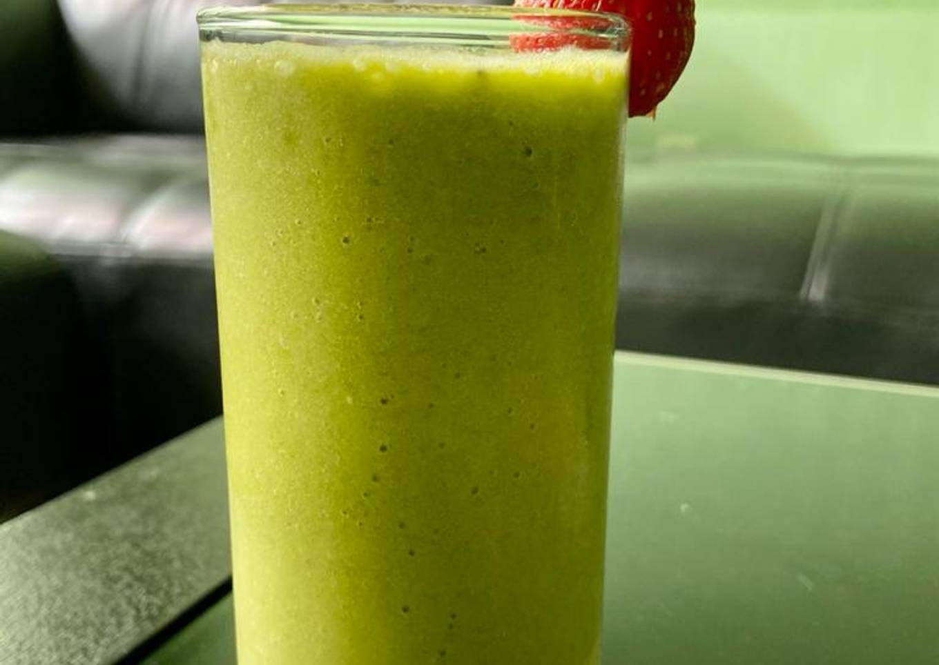 Green Smoothie - Super Healthy Breakfast