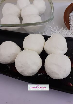 A picture of Sabudana ladoo.