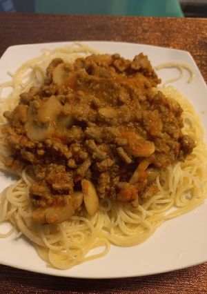 Una foto de Fideos con Salsa de Tomate y Champiñón