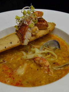 Una foto de Guiso de marisco con salmonete