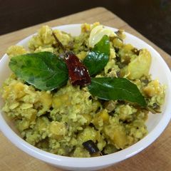 A picture of Plantain with grated coconut (kaya thoran).