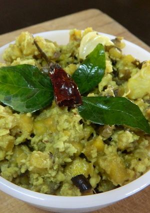 A picture of Plantain with grated coconut (kaya thoran).