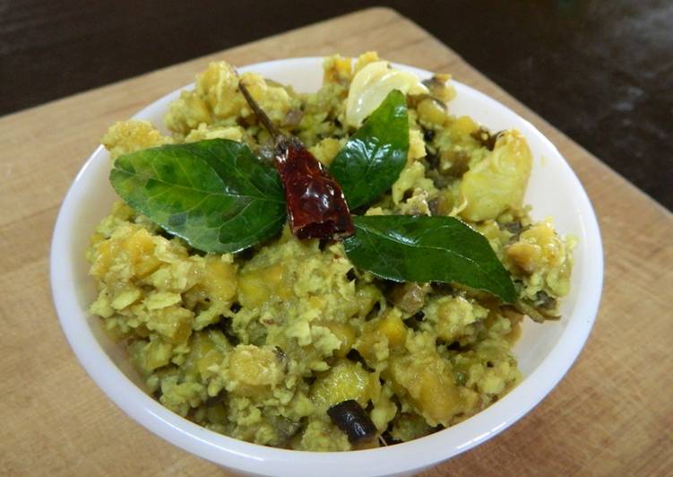 Plantain with grated coconut (kaya thoran)