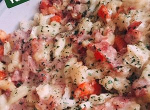 Une photo de Gratin de choux-fleurs au brie et jambon crus