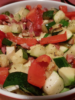 Una foto de Ensalada Tibia de Calabacín y Pimientos