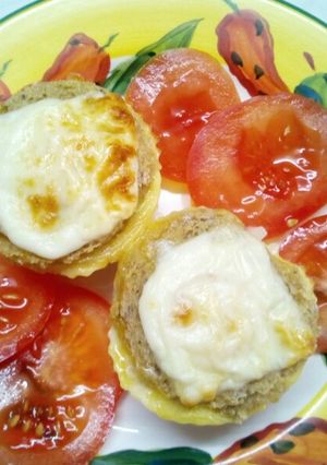 Virslis, hagymás, sajtos rántotta muffin recept fotója