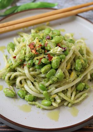 A picture of Wild garlic pesto with udon and edamame 🍜💚.