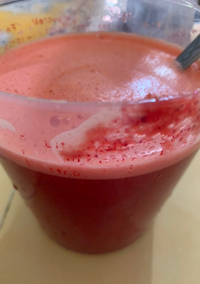 Una foto de Batido de betabel, zanahoria y naranja