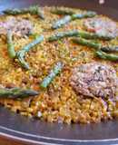 Arroz seco de peus de porc y espárragos