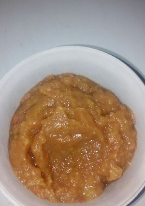 A picture of Home made apple sauce.