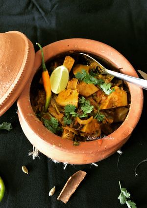 A picture of Champaran Handi Kathal (Raw Jackfruit Curry - Bihari style).