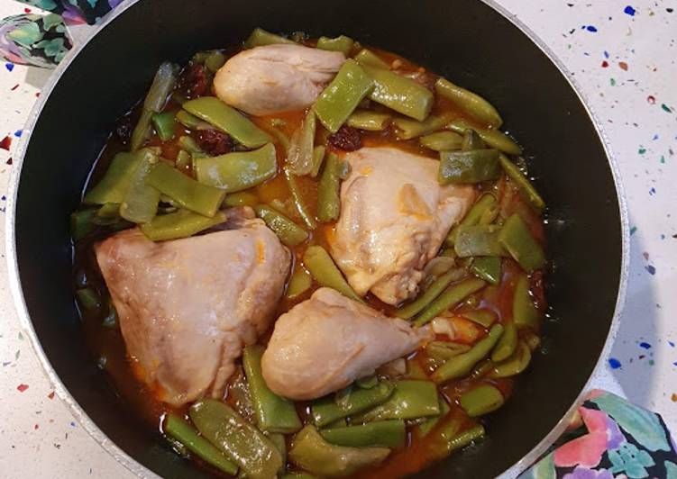 Pollo a la cerveza con judías verdes