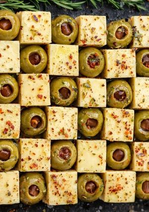 Una foto de Aceitunas al vermut con queso