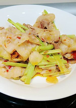 辣炒芹香豬五花 的食譜成品照片