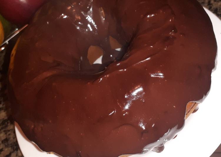 Bolo de cenoura com chocolate