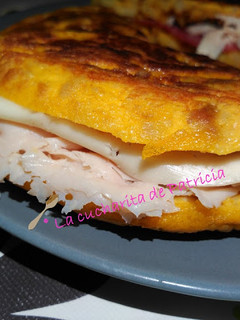 Una foto de Tortilla de patatas rellena