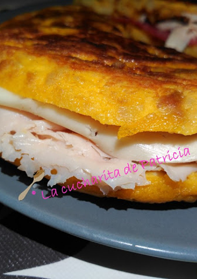 Una foto de Tortilla de patatas rellena